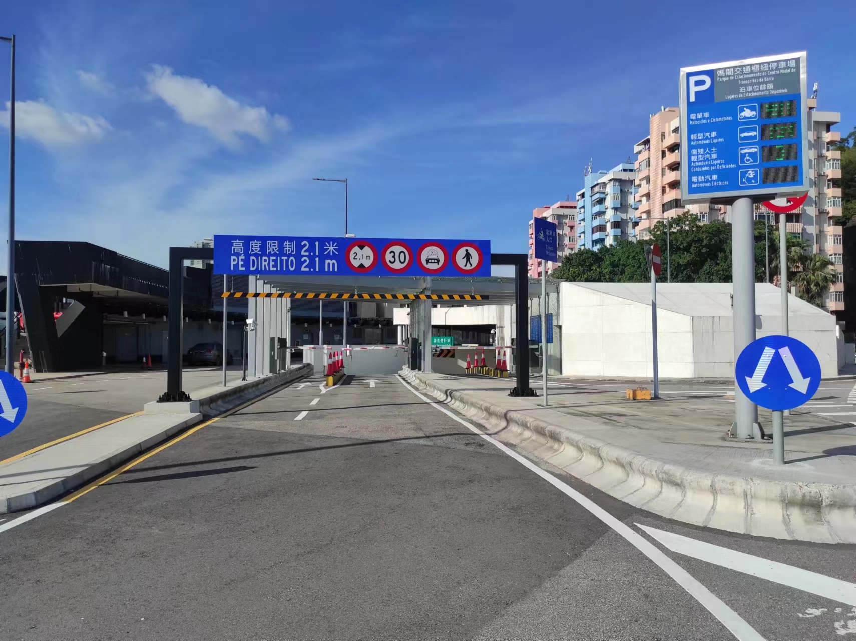 轻型汽车及电单车停车场出入口
